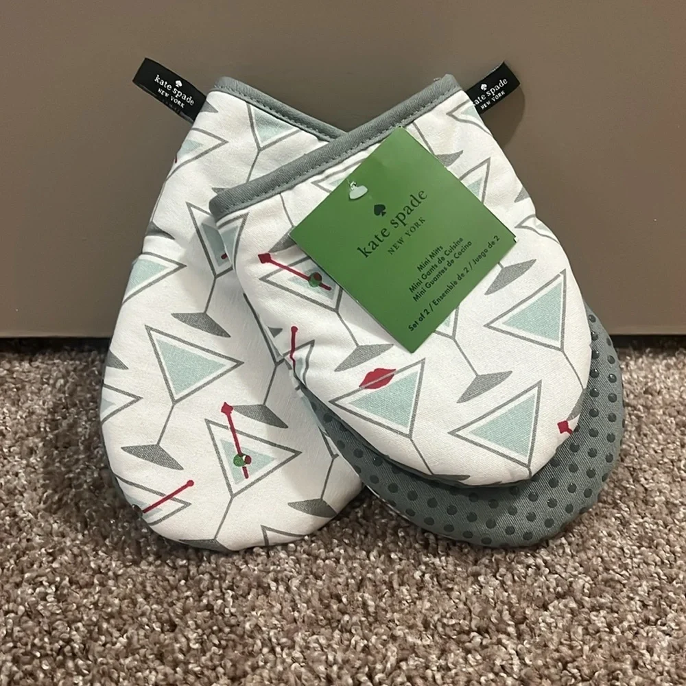 Kate Spade Oven Mitts (2)